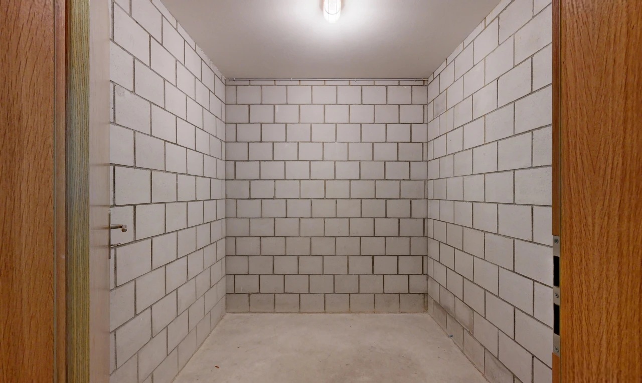 bad mit dusche, komplettes badezimmer, und inside property
