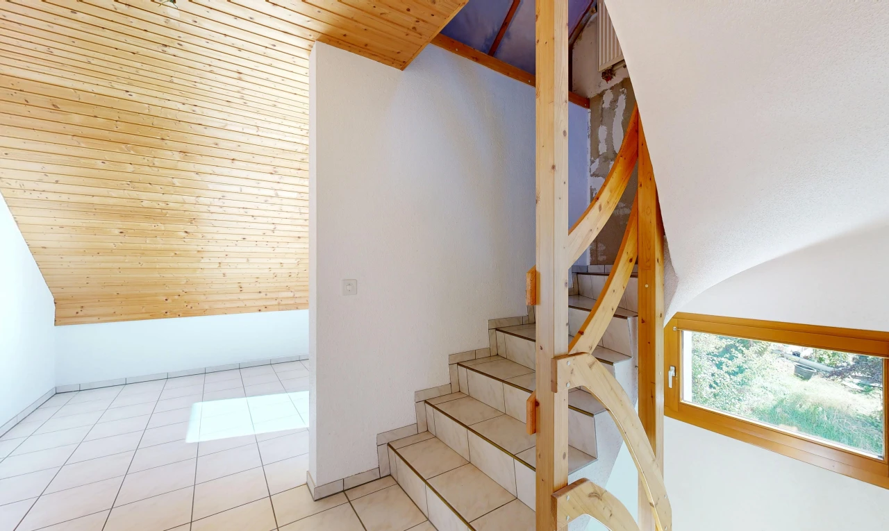 treppe mit drywall, gipskartonwand, inside property, wood ceiling, und holzdecke