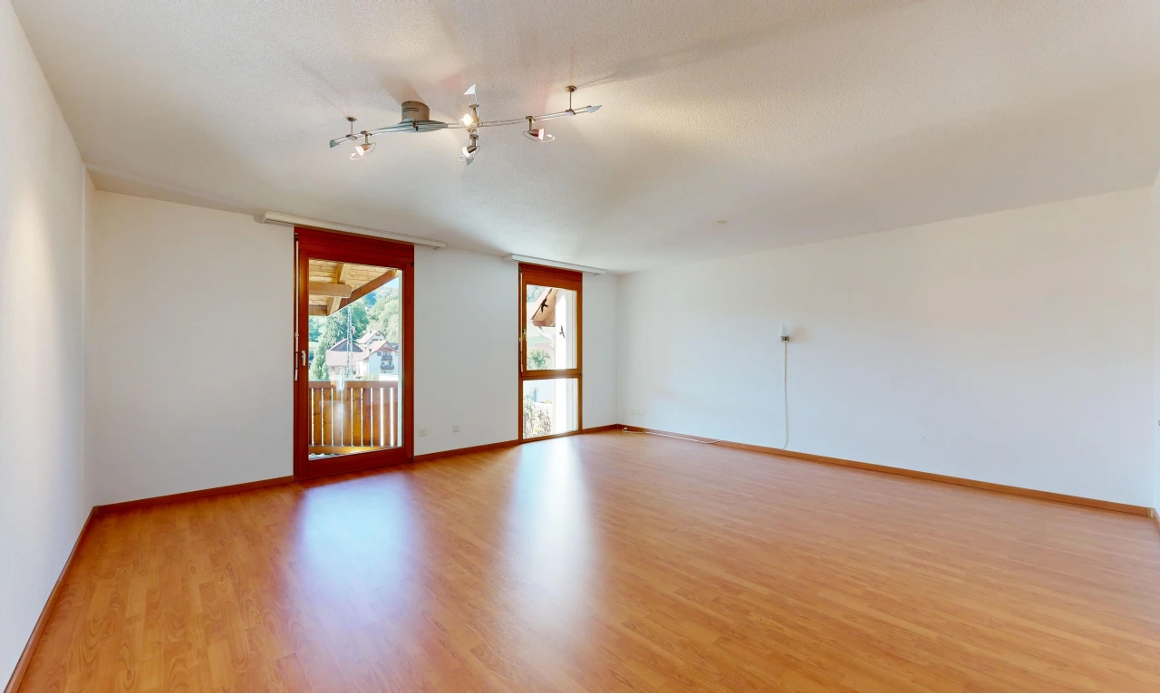 leerer raum mit gipskartonwand, drywall, inside property, holzfußboden, und wood finish floor