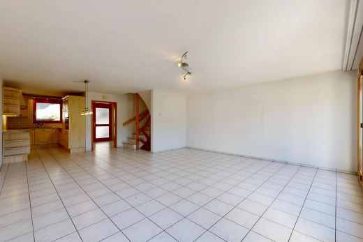 leerer raum mit deckenbeleuchtung, light floor, treppen, drywall, und gipskartonwand