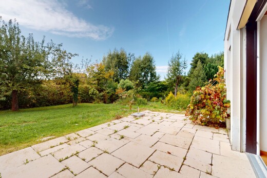 jardin avec terrasse, pelouse, day time, et from property