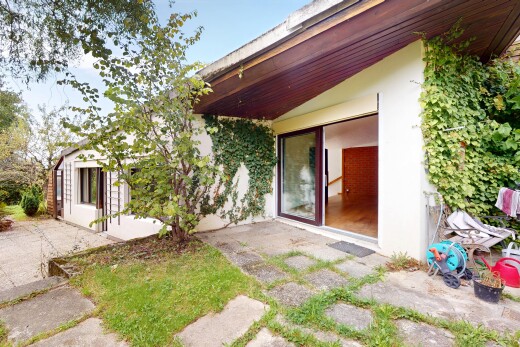 außenansicht mit property visible, stuckverkleidung, day time, und terrasse