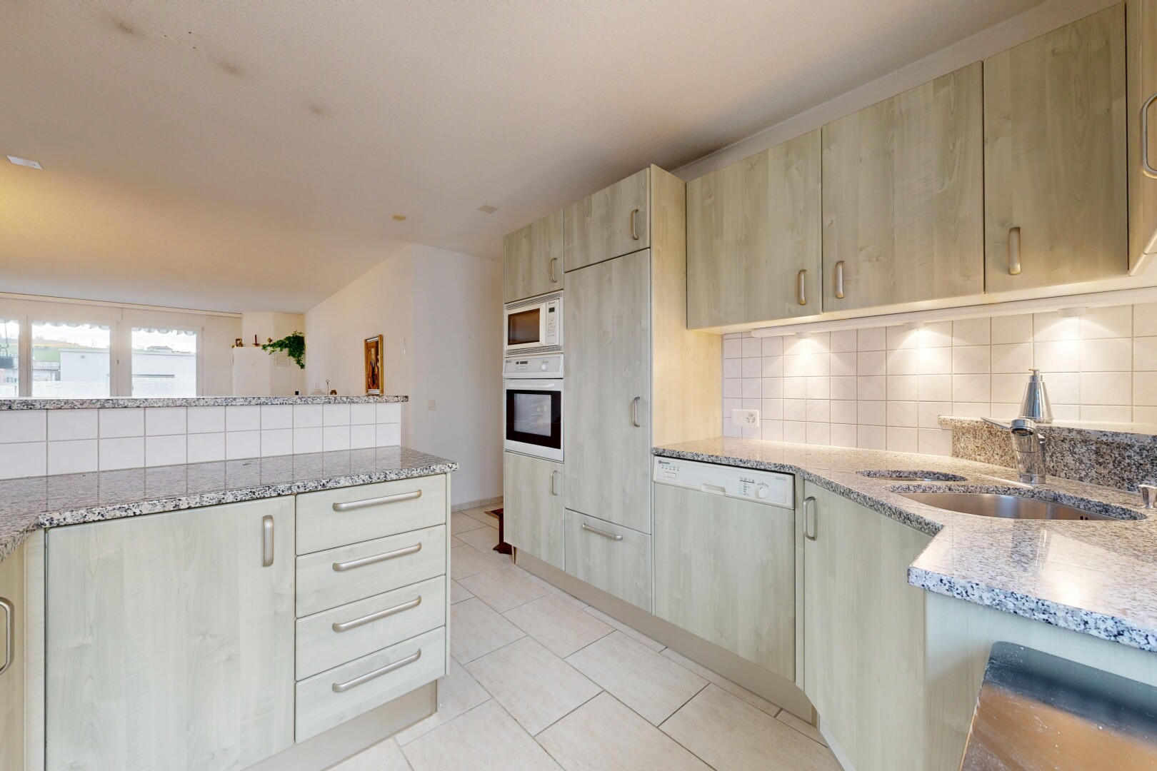 küche mit two heights countertops, stein arbeitsplatten, stone countertops, light countertops, und geschirrspülmaschine