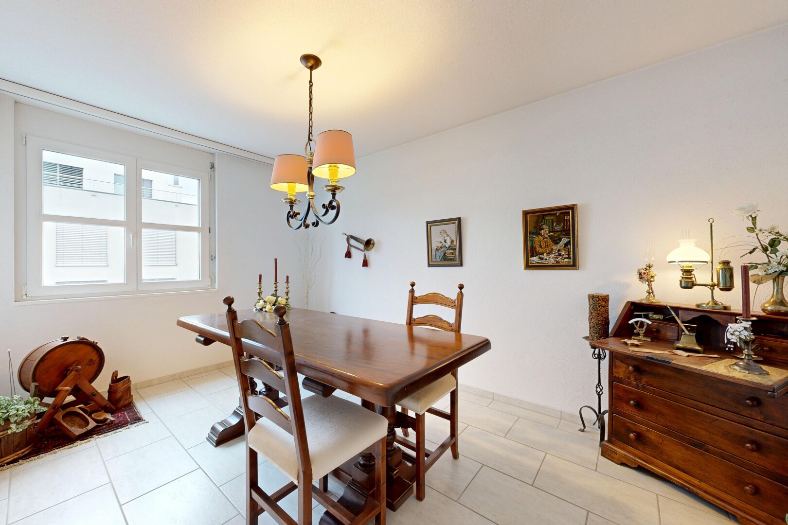 esszimmer mit natürliches licht, natural light, inside property, gipskartonwand, und drywall