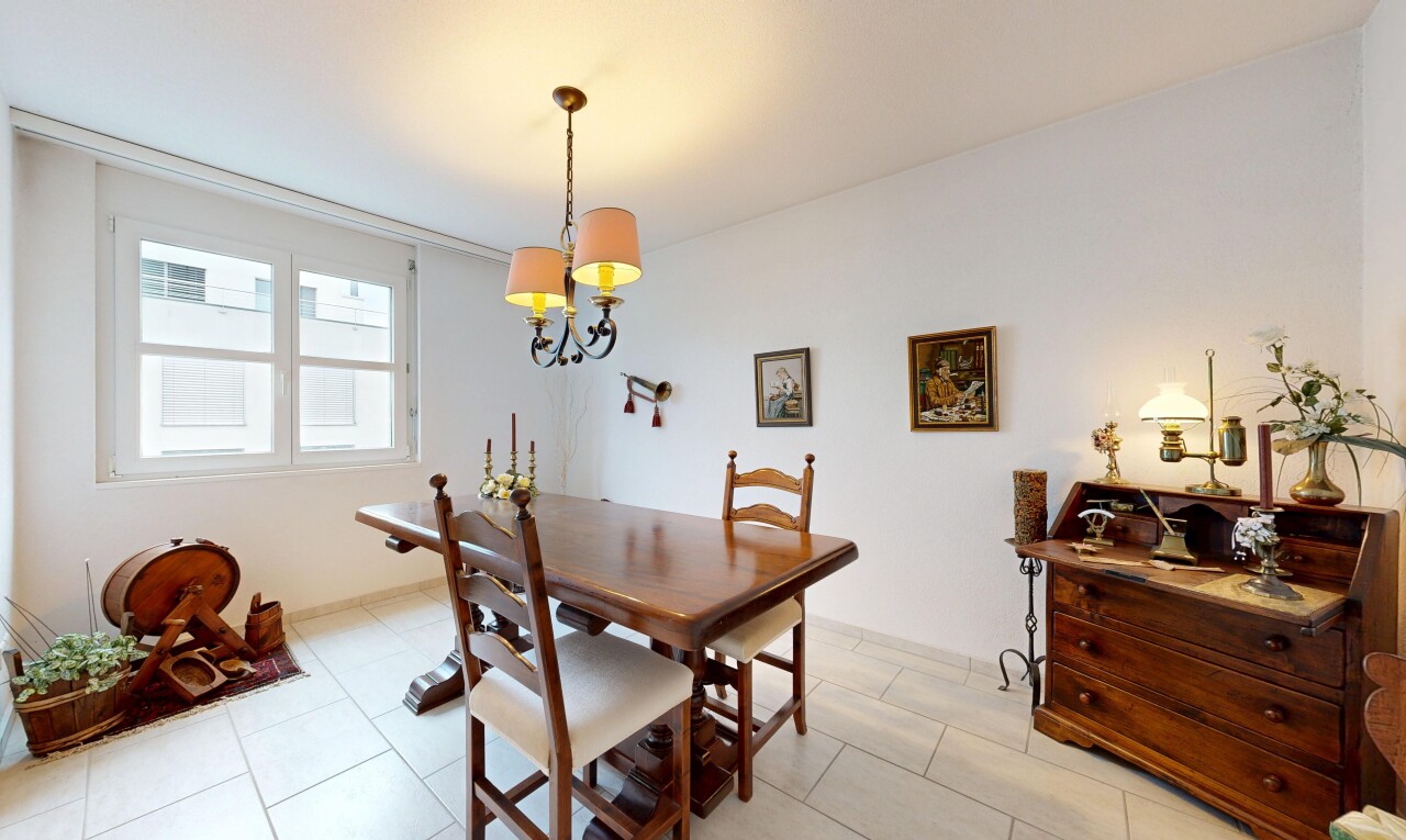 esszimmer mit natürliches licht, natural light, inside property, gipskartonwand, und drywall