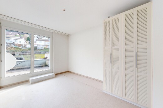 empty room featuring carpet and baseboards