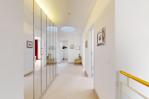 couloir avec inside property, moquette, carpet, light floor, et cloison sèche