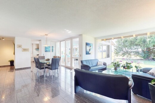 wohn- / esszimmer mit drywall, gipskartonwand, inside property, natural light, und natürliches licht