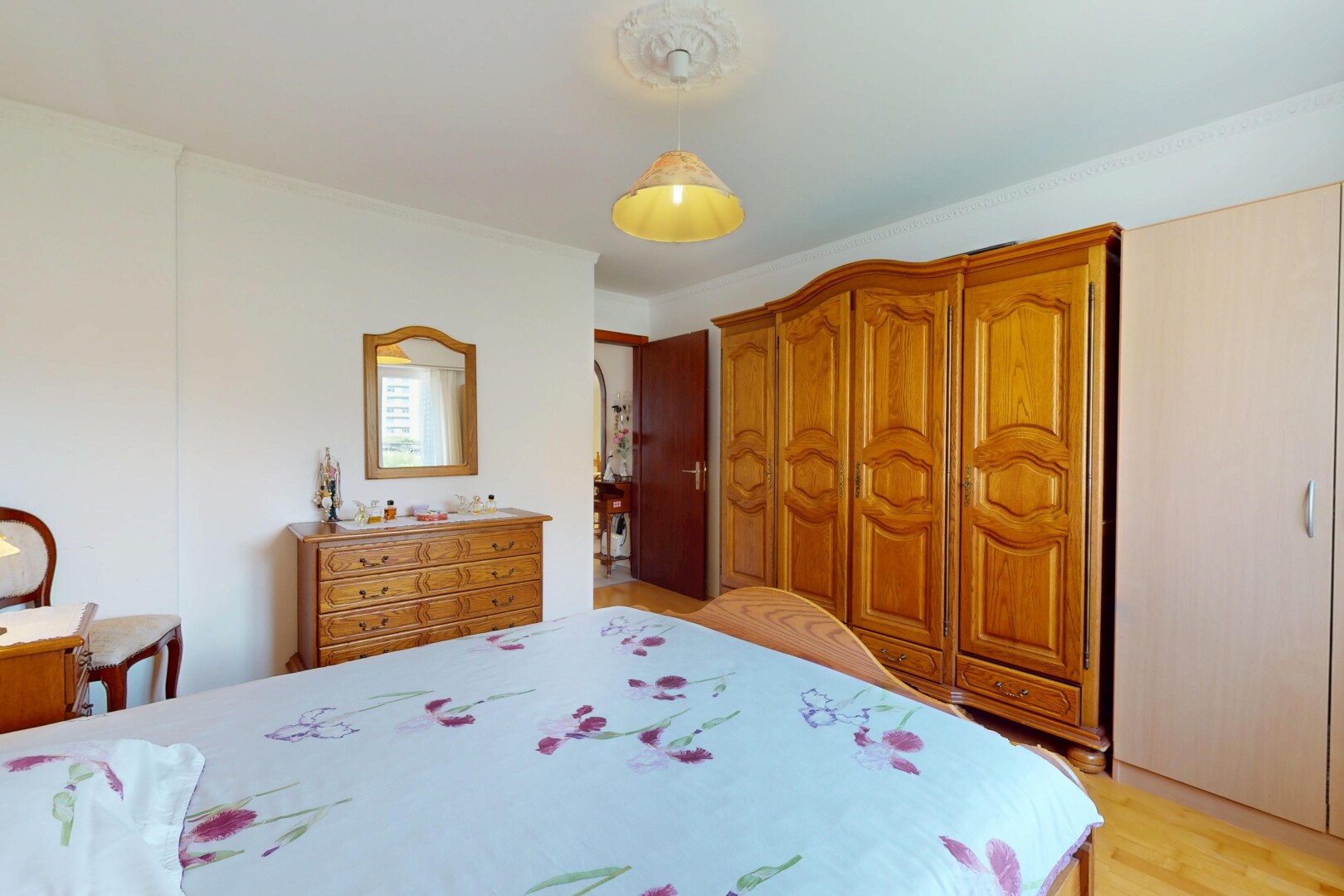 chambre avec sol en finition bois et cloison sèche