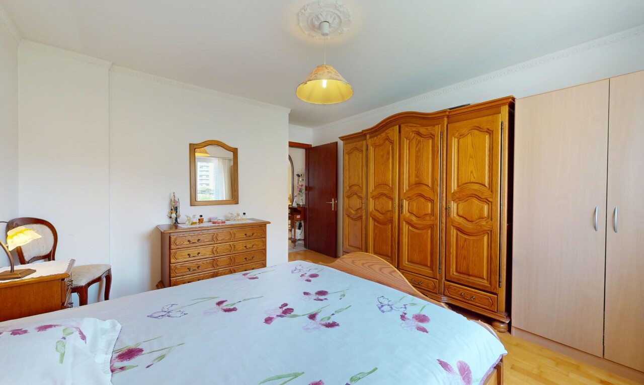 chambre avec sol en finition bois et cloison sèche