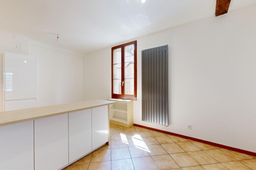 leerer raum mit light floor, drywall, gipskartonwand, natural light, und natürliches licht