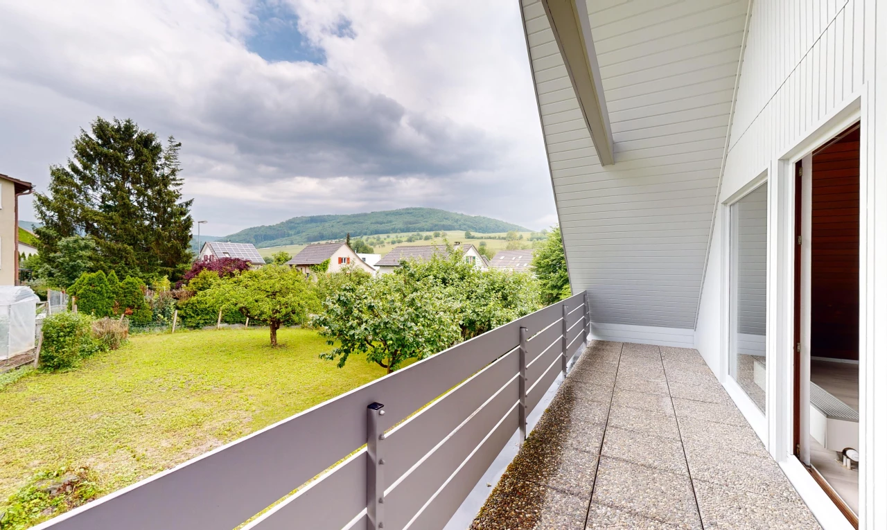 balcon avec vue sur la montagne