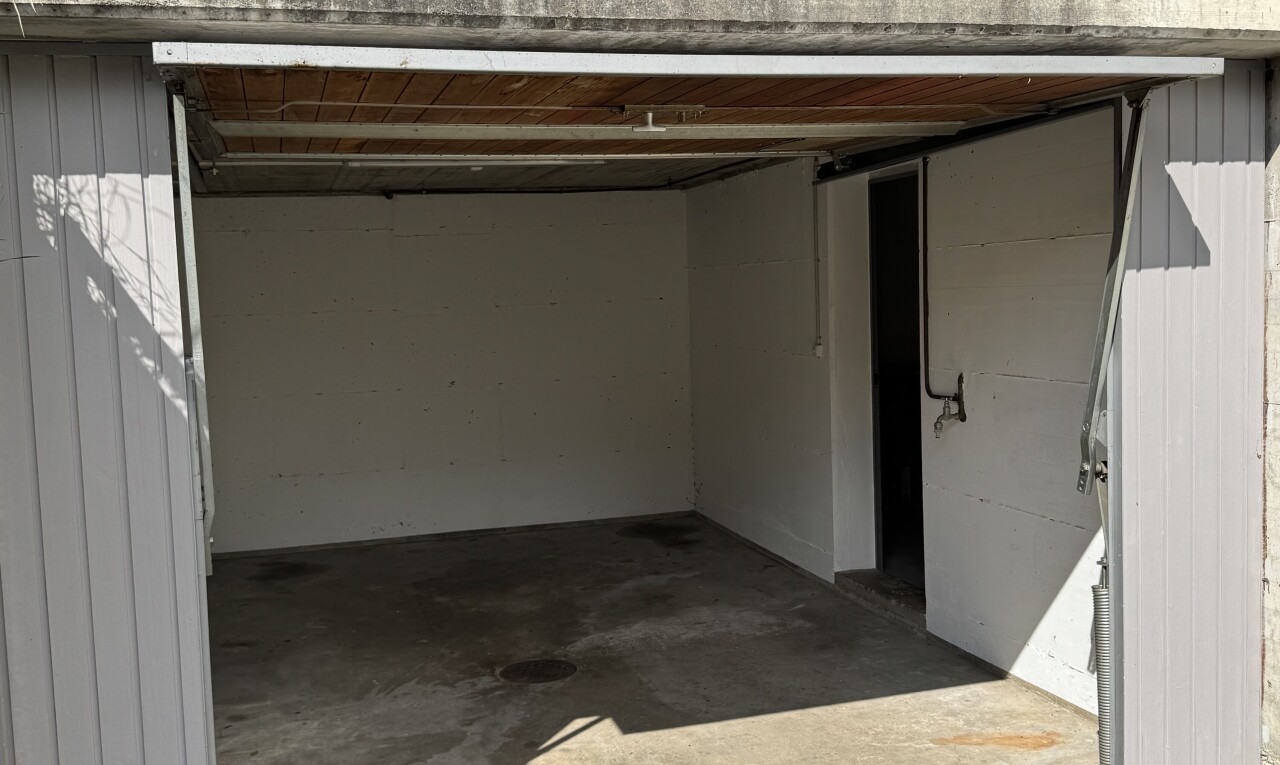 parking avec property visible