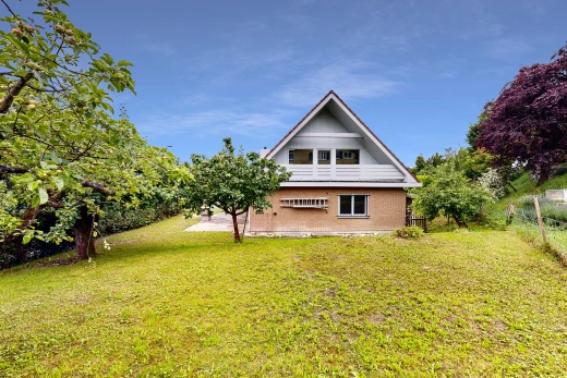 außenansicht mit rasen