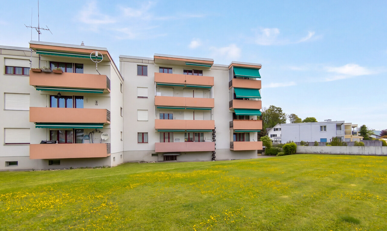 view of apartment building / complex