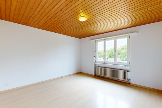 leerer raum mit natural light, natürliches licht, kühler, inside property, und drywall