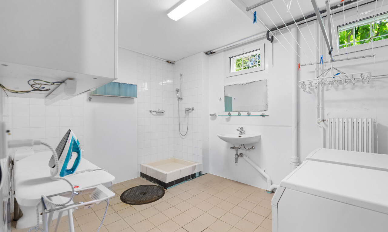 full bathroom featuring tiled shower, healthy amount of natural light, and radiator heating unit