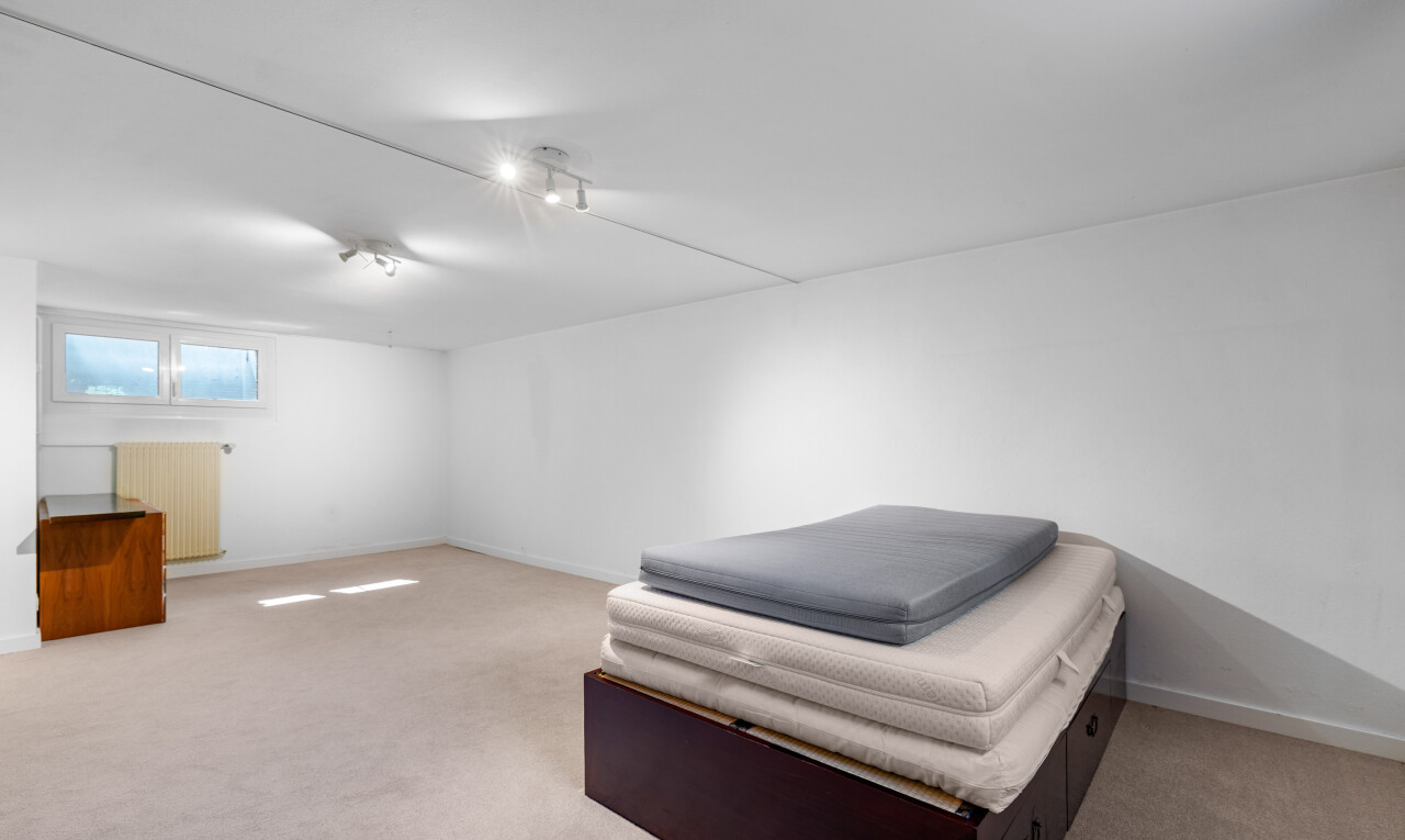 room with light carpet and radiator