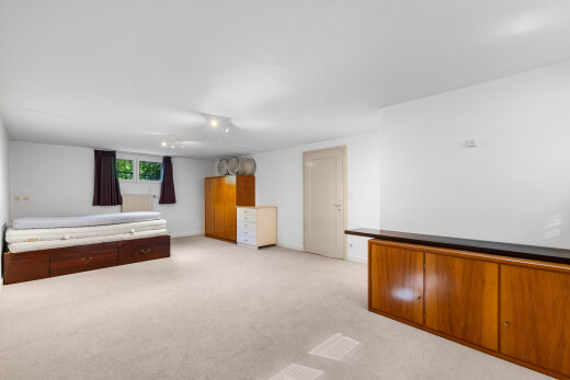 zimmer / schlafzimmer mit teppich, carpet, inside property, gipskartonwand, und drywall