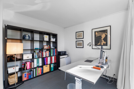 büro mit inside property, bürobereich, dark floor, gipskartonwand, und drywall