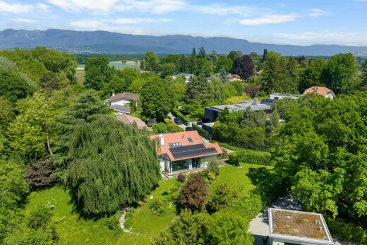 außenansicht mit mountain view, blick auf die berge, day time, und aerial view