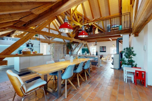 esszimmer mit inside property, natural light, natürliches licht, vaulted ceiling, und dachschräge