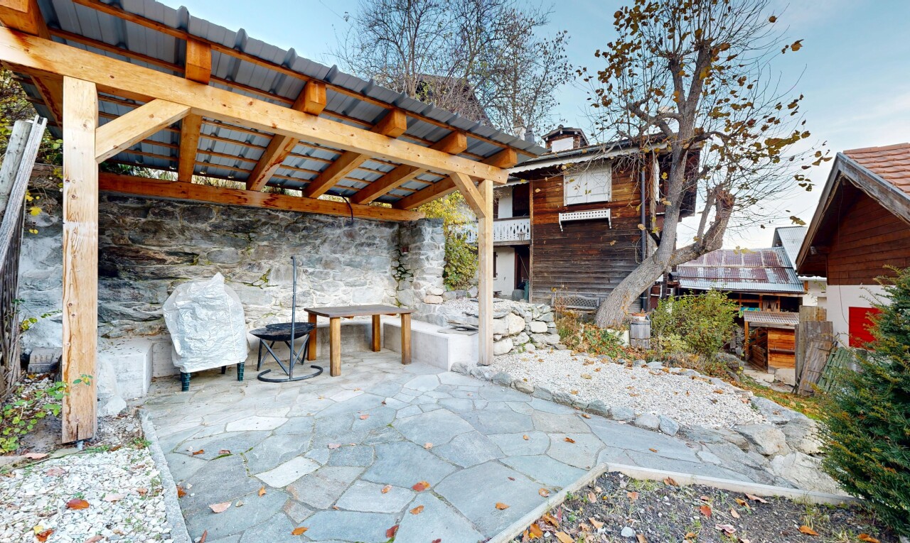 terrasse avec terrasse, property visible, et day time