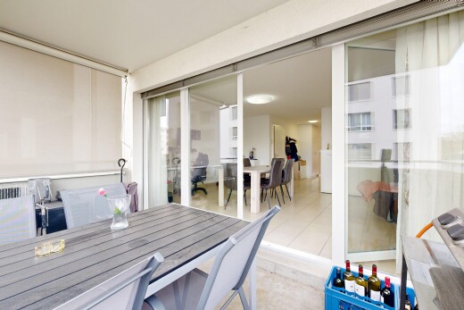 terrasse mit essbereich im freien und tumbler