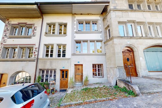 außenansicht mit property visible und day time