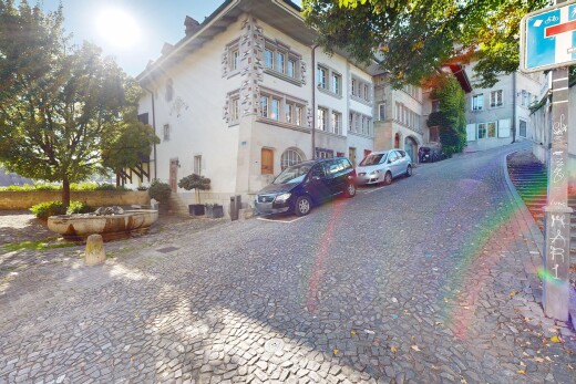 außenansicht mit parkplatz, property visible, und day time