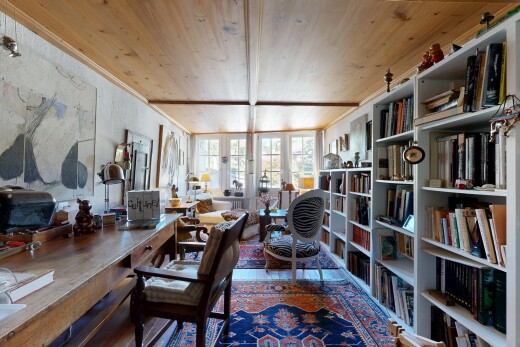 büro mit natürliches licht, natural light, inside property, holzdecke, und wood ceiling