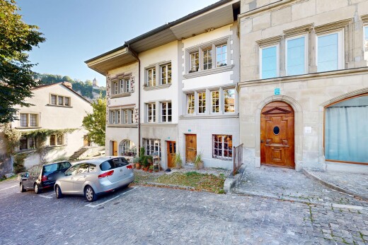 außenansicht mit property visible und day time