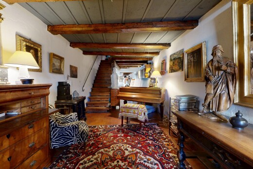 halle / korridor mit inside property, gipskartonwand, drywall, balkendecke, und beamed ceiling
