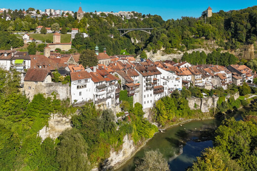 lage auf der karte mit aerial map