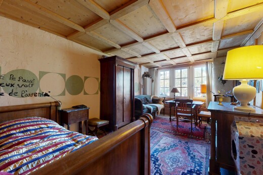 zimmer / schlafzimmer mit inside property, natürliches licht, natural light, kassettendecke, und coffered ceiling