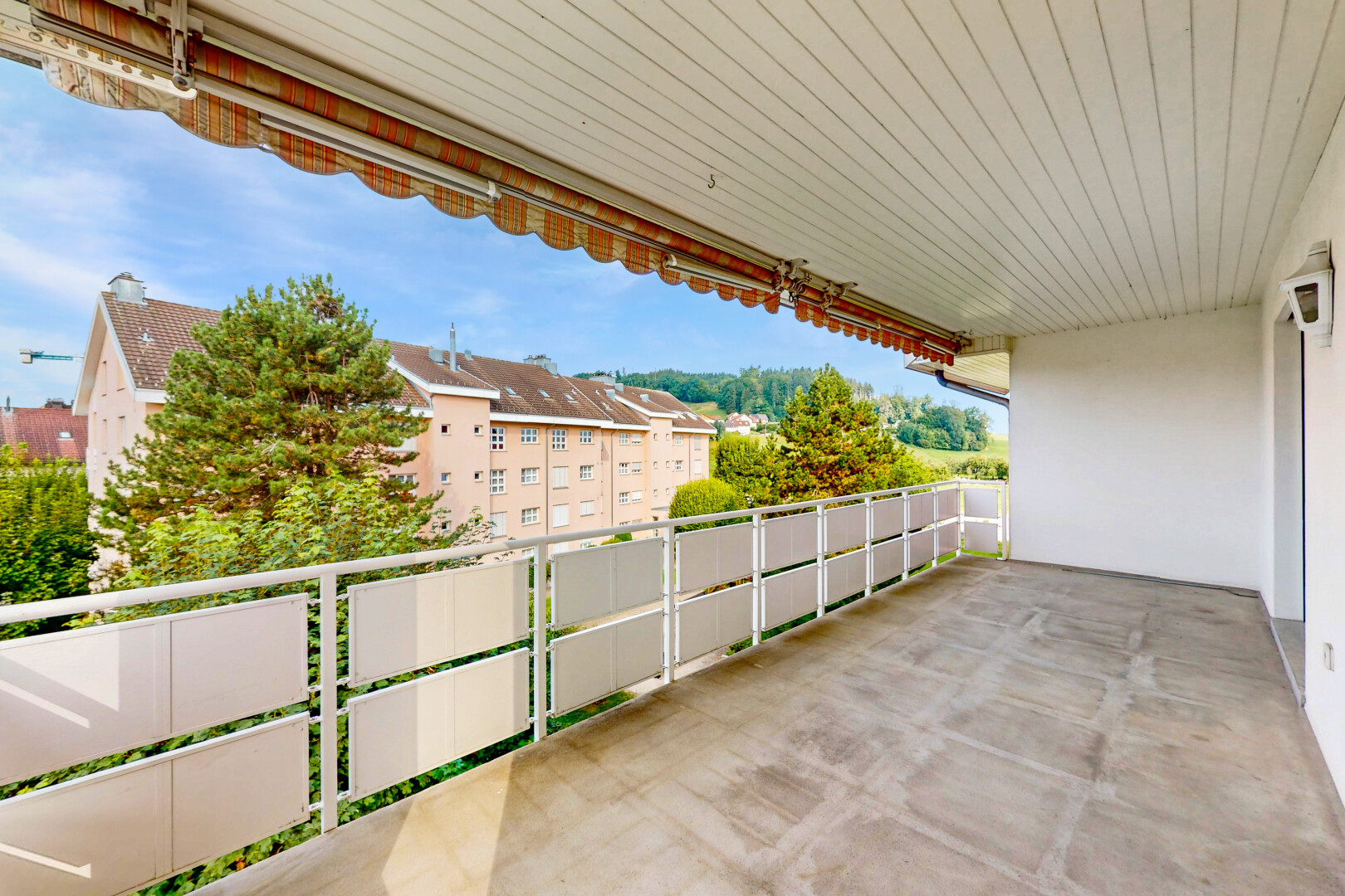 terrasse avec from property et day time