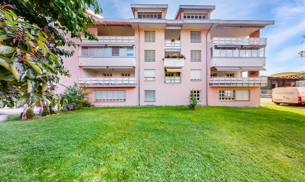 extérieur du bâtiment avec day time et property visible