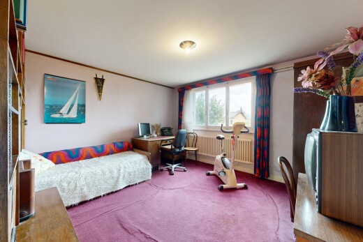 chambre avec espace bureau, drywall, cloison sèche, carpet, et moquette