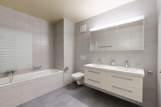 salle de bains avec salle de bain complète, mur en carrelage, tile wall, double vasque, et inside property