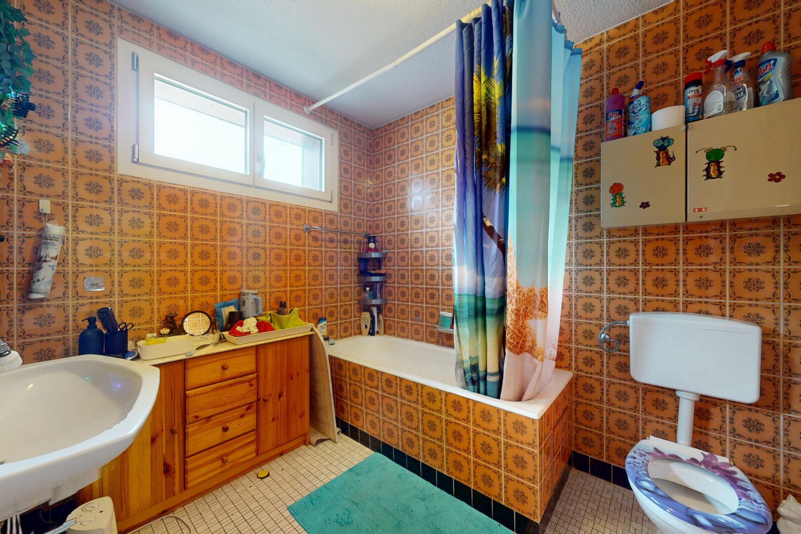 full bathroom with tiled shower / bath combo, light tile patterned floors, and tile walls