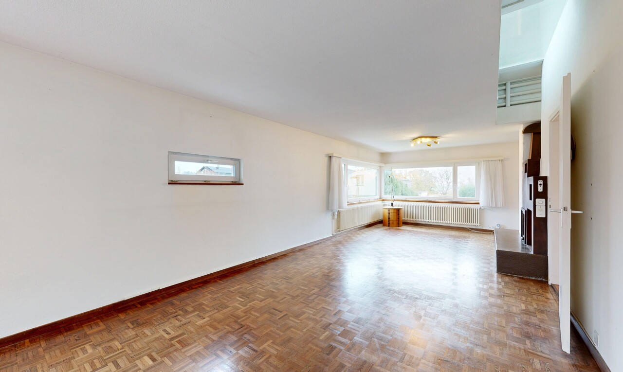 pièce vide avec baseboards wall, plinthes murales, inside property, drywall, et cloison sèche