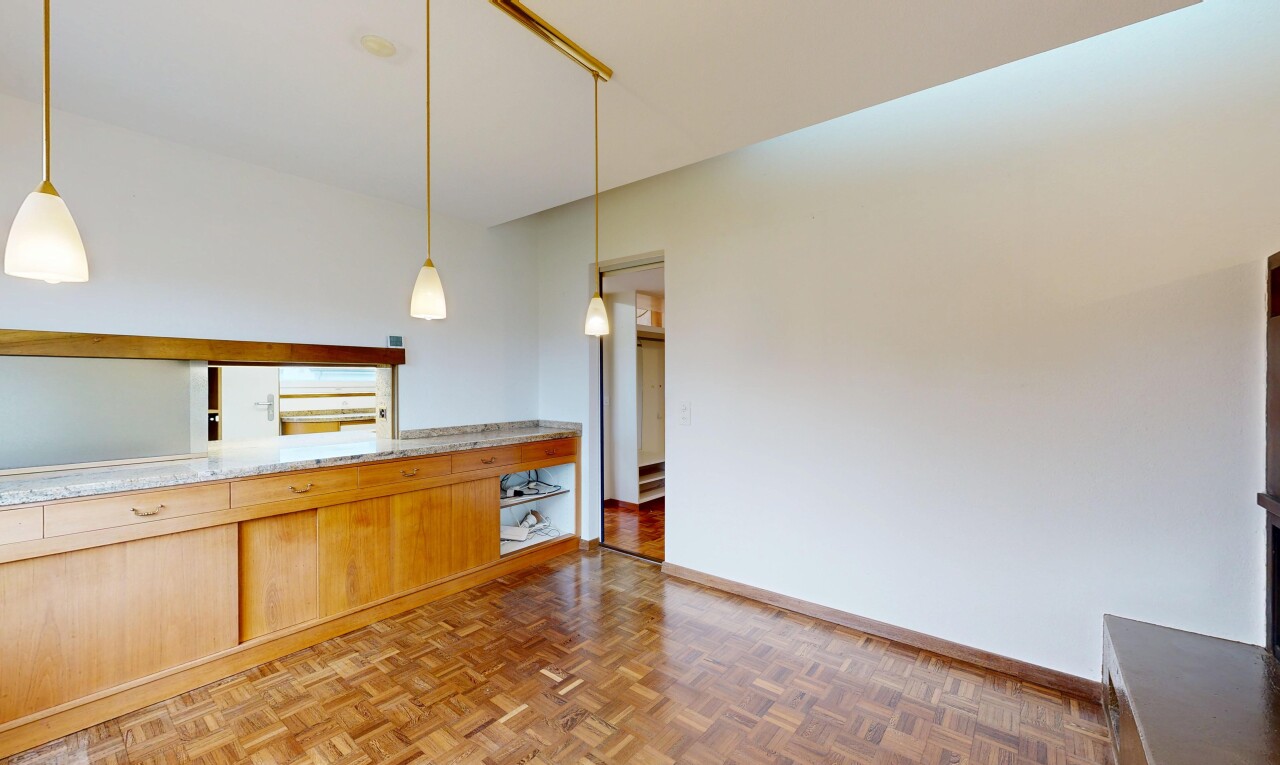 pièce vide avec drywall, cloison sèche, parquet floor, baseboards wall, et plinthes murales