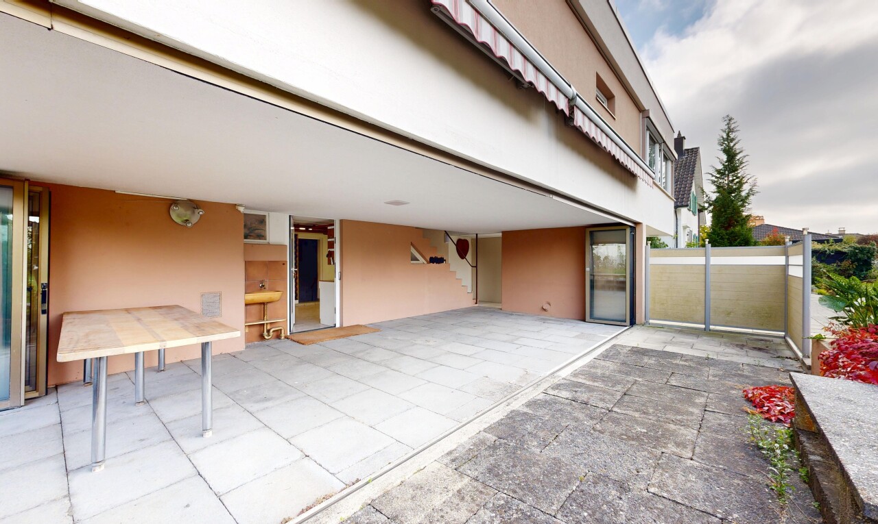 terrasse avec property visible, terrasse, clôture, et auvent