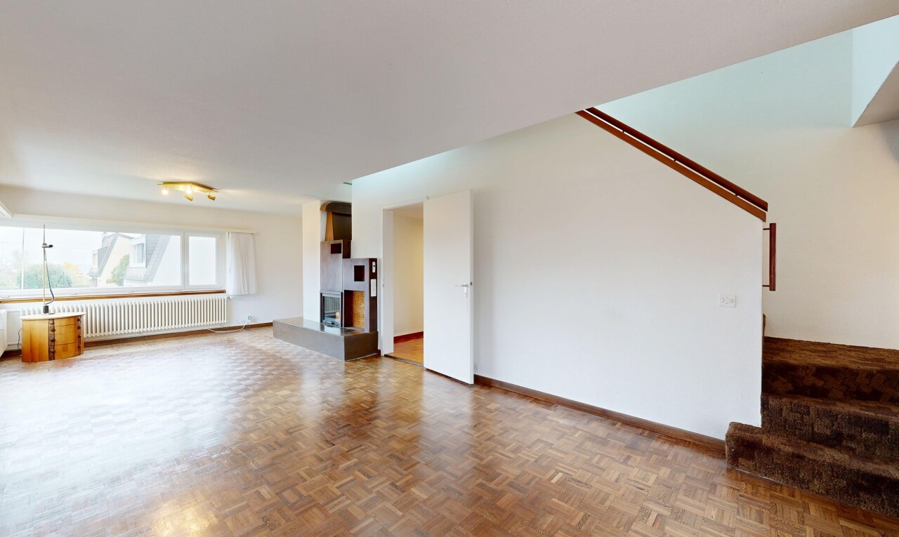 pièce vide avec lumière naturelle, natural light, radiateur, cloison sèche, et drywall