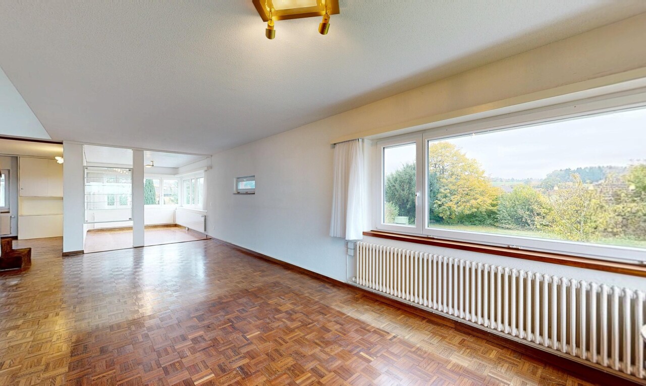 pièce vide avec radiateur, inside property, drywall, cloison sèche, et natural light