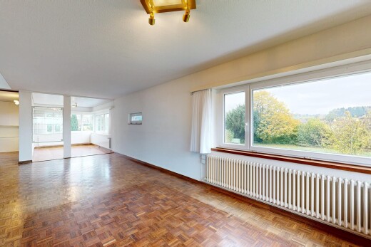pièce vide avec radiateur, inside property, drywall, cloison sèche, et natural light