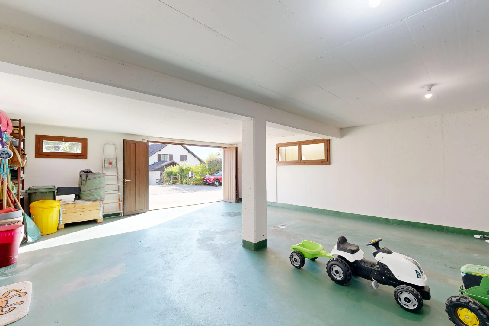 parking avec inside property