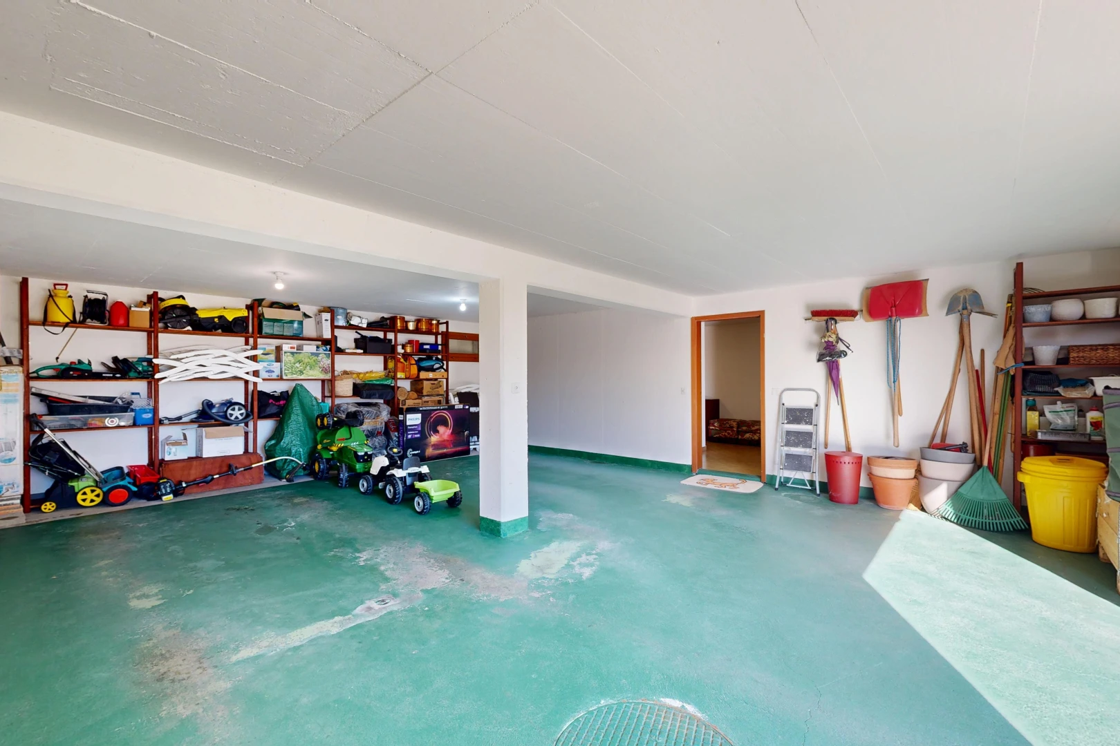 parking avec inside property