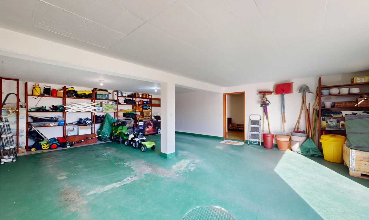 parking avec inside property