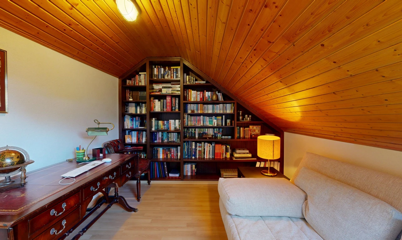 chambre avec wood ceiling, plafond en bois, pièce supplémentaire, vaulted ceiling, et plafond voûté